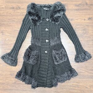 SLONL BLACK SWEATER FUZZY COLLAR BUTTON DOWN FITTED WAIST